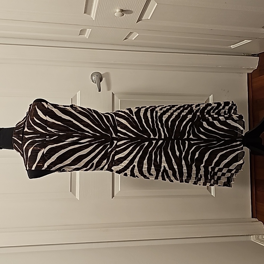 Dress - Picture 2 of 3